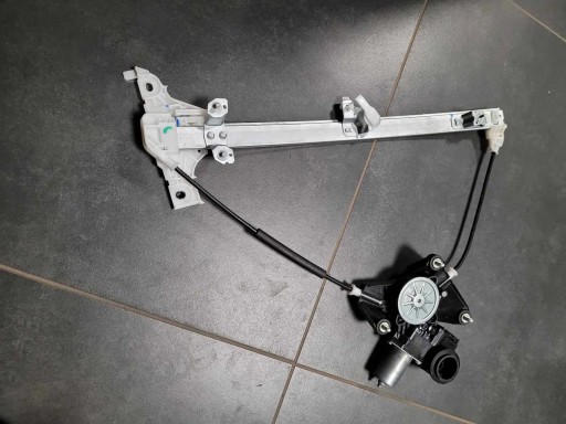 85710-0d550 - Механізм заднього правого скла toyota yaris iv cross.