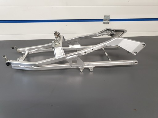 CBR929stelaż - Honda CBR 929 SC 44 задня стійка