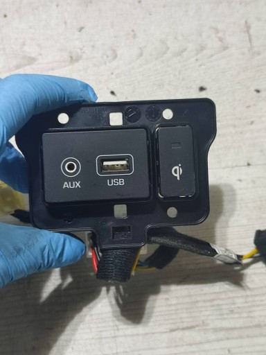 Hyundai Kona and 2018 adapter / Zlacze USB
