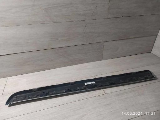 8809. накладка на двері volvo xc60 ліва передня 31333816