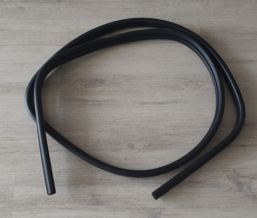 УЩІЛЬНЮВАЧ ПЕРЕДНЬОЇ ПРАВОЇ ДВЕРІ JEEP CHEROKEE KJ 01-07