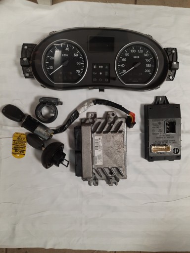 5709790N - Dacia sandero 1.6 стартовий комплект