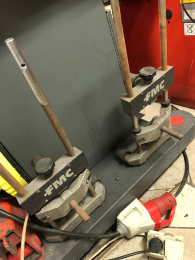 Тримачі для FMC і John Bean