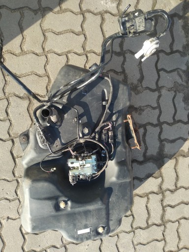 A1664701001 - MERCEDES GL ML X166 бак ADBLUE в сборе