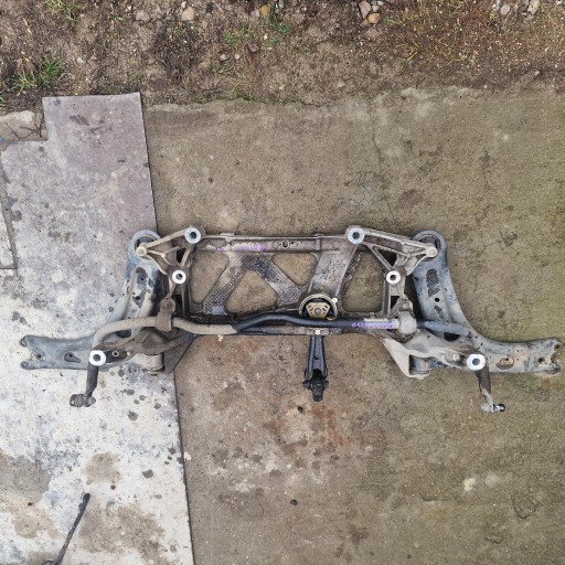 Комплект салазок на поперечных рычагах passat b8 3q0199369e