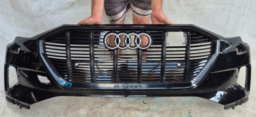 Audi e-tron 4ke 18- передній бампер передня решітка 4ke807437