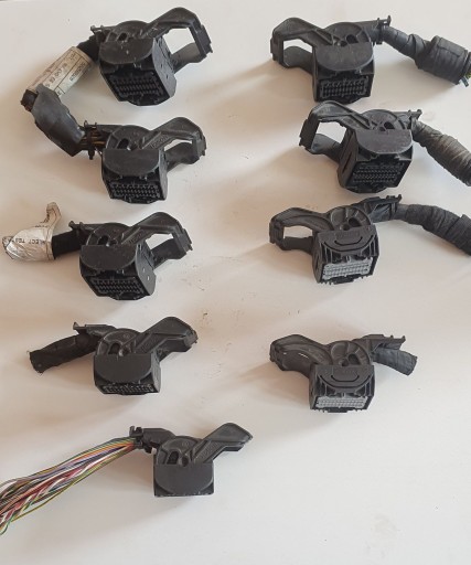 1928405217, 1928405160 - Контроллер bosch me 17.3.0 magneticmarelli 9gf, разъем для компьютера 1928405217