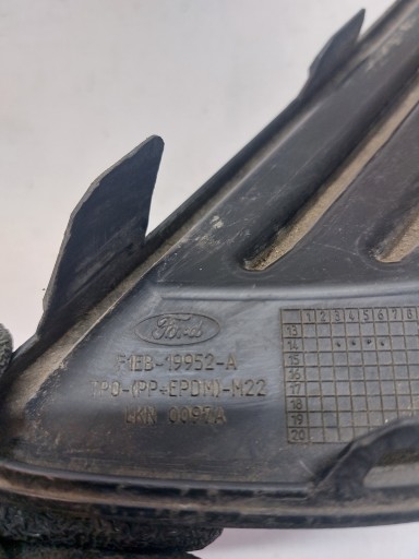 grid of a bumper right front FORD FOCUS III
