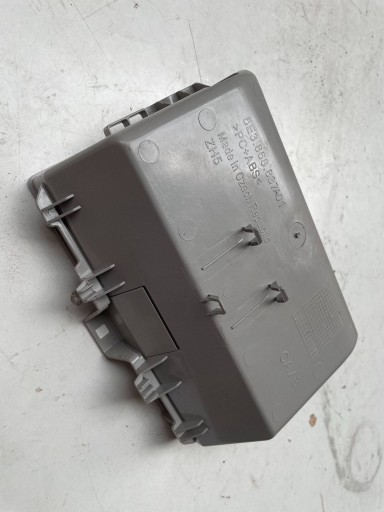 Skoda Octavia Mk2 plato skříňka spolujezdce OEM 5E3868837A01 !J