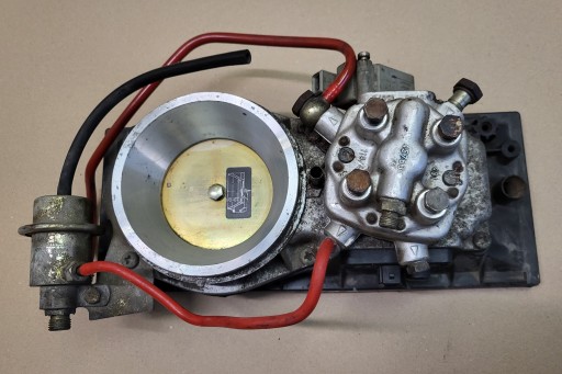 ROZDZIELACZ des Kraftstoffsbehälters Drosselklappenstellmotor Gehäuse FORD 84SF-9600-DA OE EUROPA