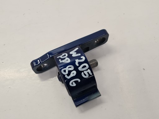 MERCEDES W205 17R петля двері права передня 896