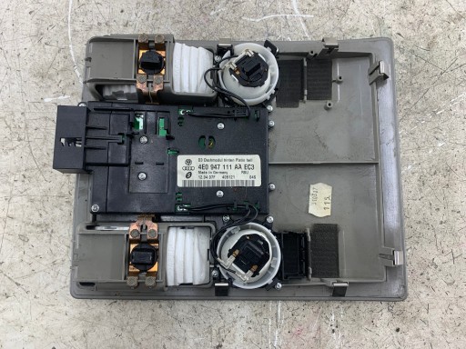 AUDI A8 D3 Feux phare Ciel de toit OSWIETLENIE Cabine Arrière 4E0947111AA