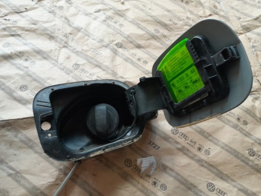 OCTAVIA УНИВЕРСАЛ КРЫШКА ТОПЛИВНОГО БАКА LF7A 5E0809702B