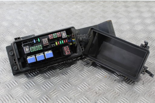 Блок запобіжників лівий задній nissan nt500