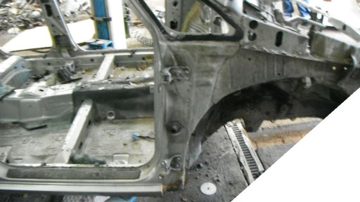 TOYOTA COROLLA VERSO 01-04 ПЕРЕДНЯ ПРАВА СТІЙКА