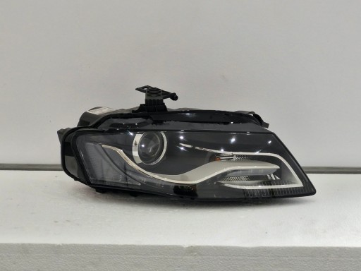 light right Audi A4 8K Bi-Xenon LED