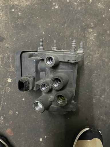 Mercedes Actros MP4 тормозной клапан EBS a0014311613