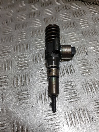 Pumpedüse VOLKSWAGEN TOURAN 1 03G130073B