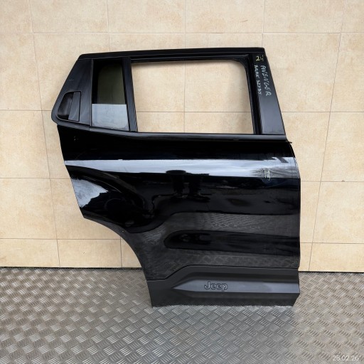 door complete rear. right JEEP AVENGER 2024 year does not have windows