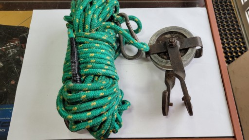 Автомобильный трос 25 м с подъемником хорошее состояние