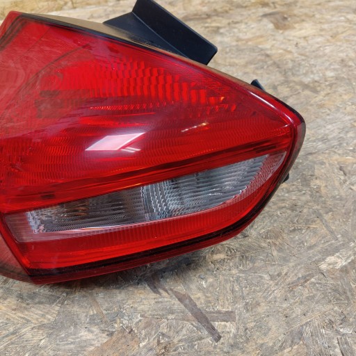 Licht hinten heck Seite links Ford Focus MK3 lift HB