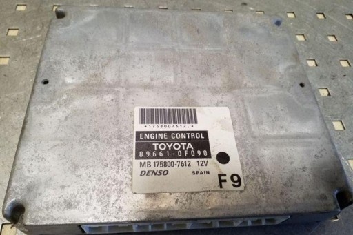 Эбу компьютера двигателя toyota corolla verso (zer_, zze12_, r1_) 896610f090