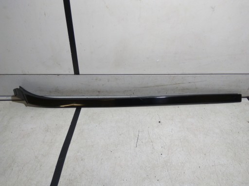 A2076901362 - MERCEDES W207 CABRIO накладка левого лобового стекла