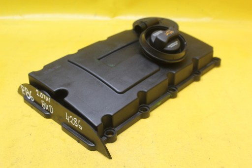 Кришка клапана 03G103469N PASSAT B6 2.0 TDI