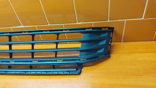 grid central of a bumper front front VW TOURAN II 15