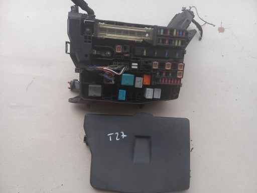 82741-02050 - AVENSIS III T27 блок предохранителей