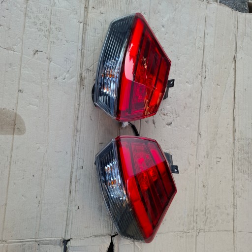 18- - Nissan x-trail t32 ліхтар задній 18-ліфт лівий/правий