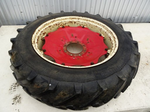 15,5/38/P - ШИНА + ОБІД INTERNATIONAL 734 ТРАКТОР 15,5 / 38 / P