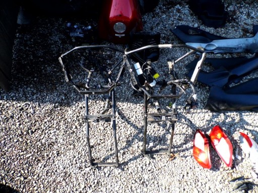 NG1081 - PIAGGIO MP3 125 СТІЙКА КРОНШТЕЙН КРІПЛЕННЯ 125-400