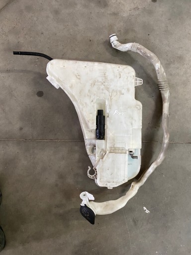 Bmwf11zbiornik - Бачок омивача + насос BMW F10 F11