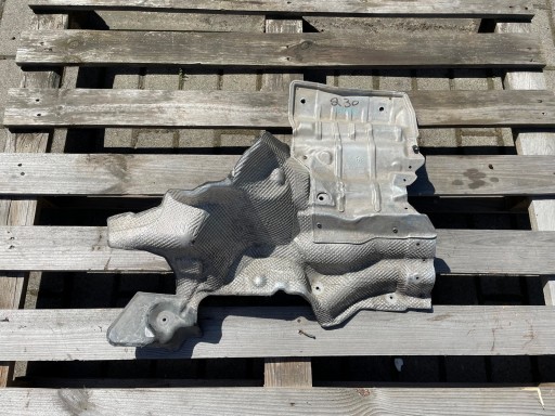 W24699909000 - INFINITI Q30 теплозахисний екран шасі