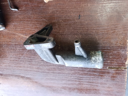 VW T5 2.5 TDI cijev prijenos WODNY prirubnica AXD AXE BNZ BPC 070121133B
