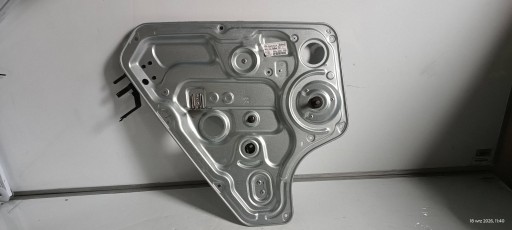 HYUNDAI IX20 KIA VENGA schaltgetriebe fensterhebermotor links heck 834701K030