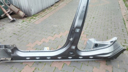 Alfa Romeo Giulia 2021 left side threshold pillar