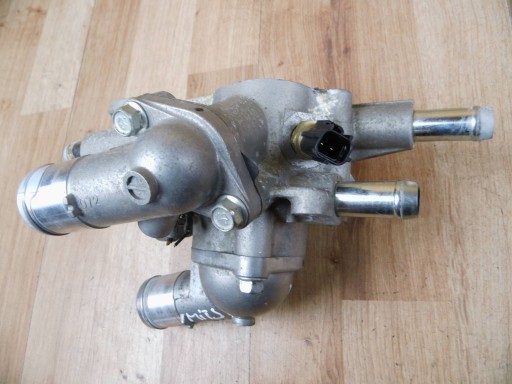 Mitsubishi Outlander III poklopac termostata termostat prirubnica 1305A402