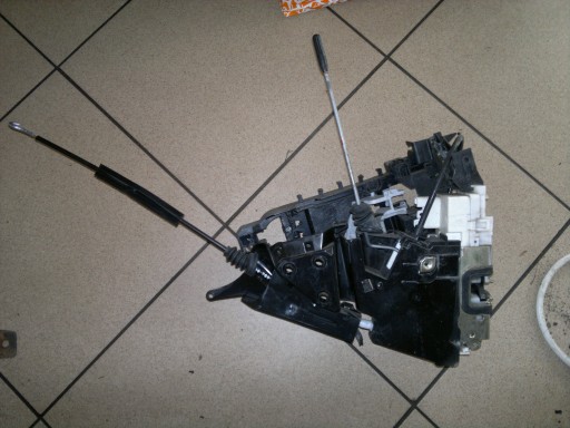 MERCEDES B клас W245 замок дверей задній привід