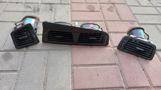 КОМПЛЕКТ ВЕНТИЛЯЦІЙНИХ РЕШІТОК VOLVO XC70 00-04R