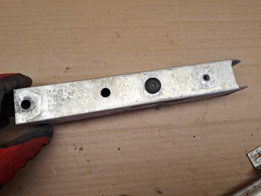 BMW 5 F01 F02 špička nosníku pravá 7158872