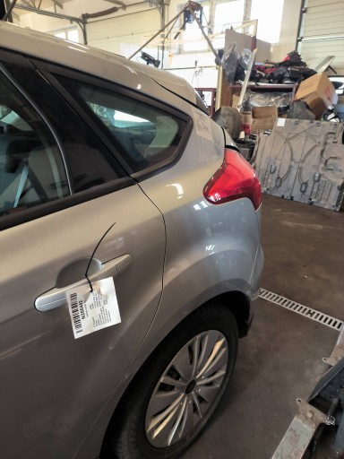 negyed sárvédö bal far ZJNC FORD FOCUS MK3 HB LIFT