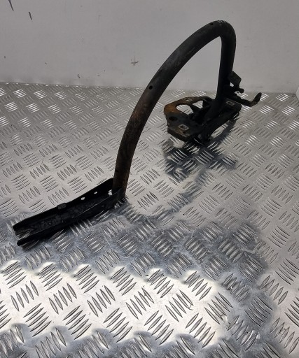 A2067502100 - MERCEDES W206 откидной шарнир сгоревший A2067502200