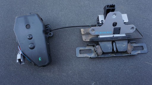 VOLVO XC60 - lock of rear bonnet
