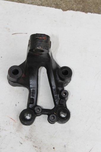 Кріплення подушки лапи A9342231301 MERCEDES ATEGO