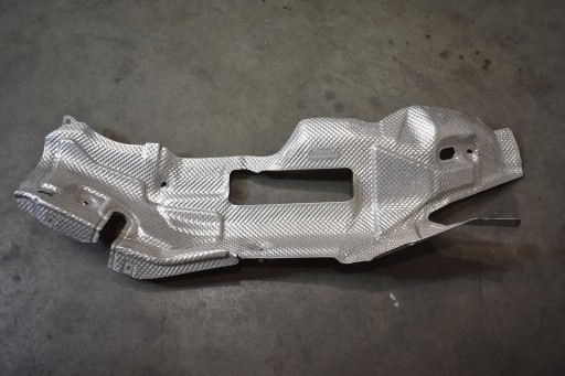 IDEALNA Couverture tablier moteur TERMICZNA MERCEDES X167 GLS 1