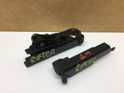 9821949480 - PEUGEOT RIFTER ТЕЛЕЖКА + ОГРАНИЧИТЕЛЬ ДВЕРИ ЛЕВАЯ СТОРОНА