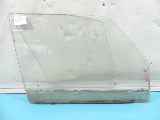 Скло передньої правої двері MERCEDES W123 седан