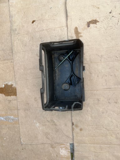 KE7056041 - АККУМУЛЯТОРНАЯ БАЗА В КОМПЛЕКТЕ MAZDA III BM BN 2.2D